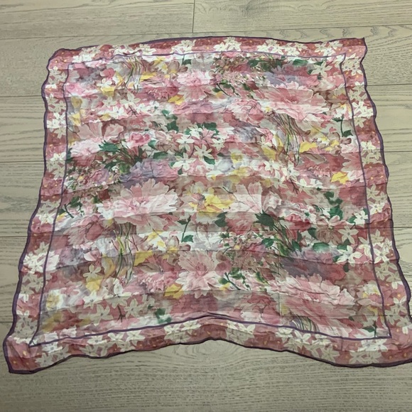 Beautiful Vintage Silk Scarf - Picture 8 of 8